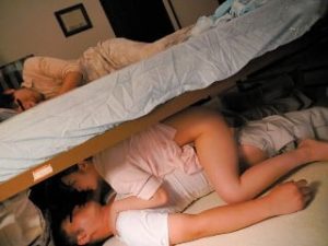 cảnh nóng Boos mơn trớn hang xóm xinh đẹp